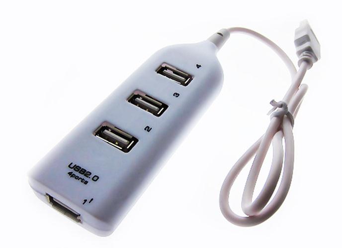 Micro-USB terhubung ke gadget sentuh, USB ke kiri melalui adaptor terhubung ke listrik, dan ke kanan dimasukkan flash drive